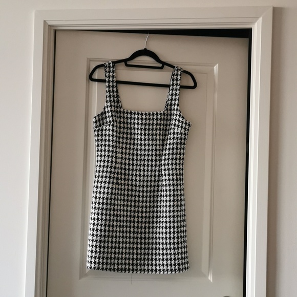 Dynamite Houndstooth Dress - Picture 1 of 4